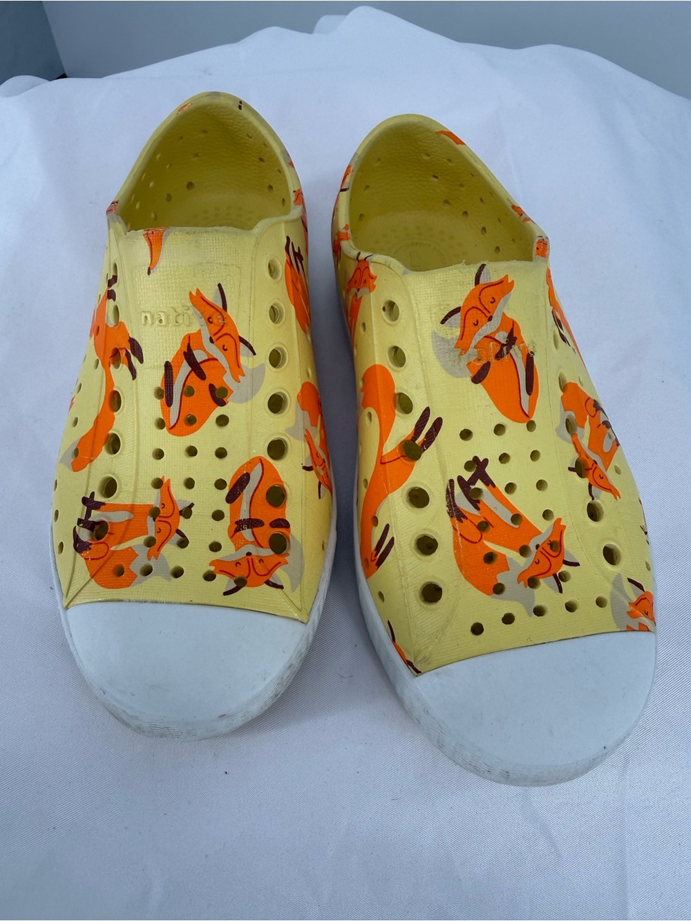 Native Jefferson Kids Yellow Orange Fox Print Slip-On Water Shoes Size 12.5